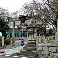 石坐神社の鳥居(旧東海道より)