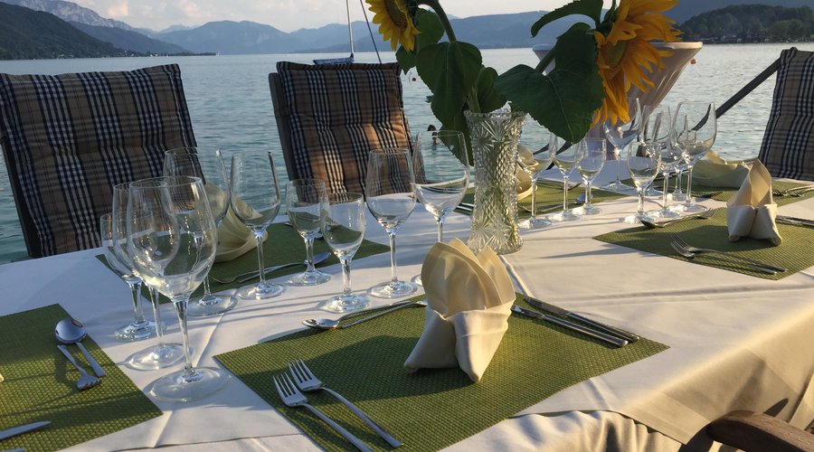 direkt am Attersee speisen und genießen