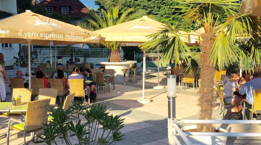 die mediterrane Terrasse vom Hotel Attersee