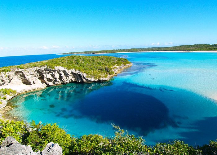 This is a photos of the actual blue hole in the bahamas. The main listing photo is false!