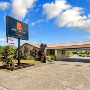 Begonia City Motor Inn is located on the Midland Highway