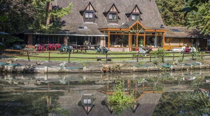 AUBERGE vu de l'étang