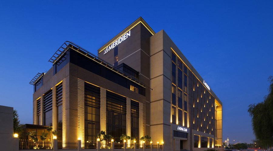 Le Royal Club Exterior
