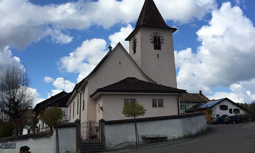 L'église de Rebeuvelier - La Croix Blanche en face de l'église - Salade riche au foie gras de ca