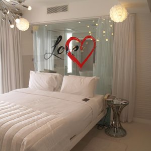 Very large and ultra comfortable bed