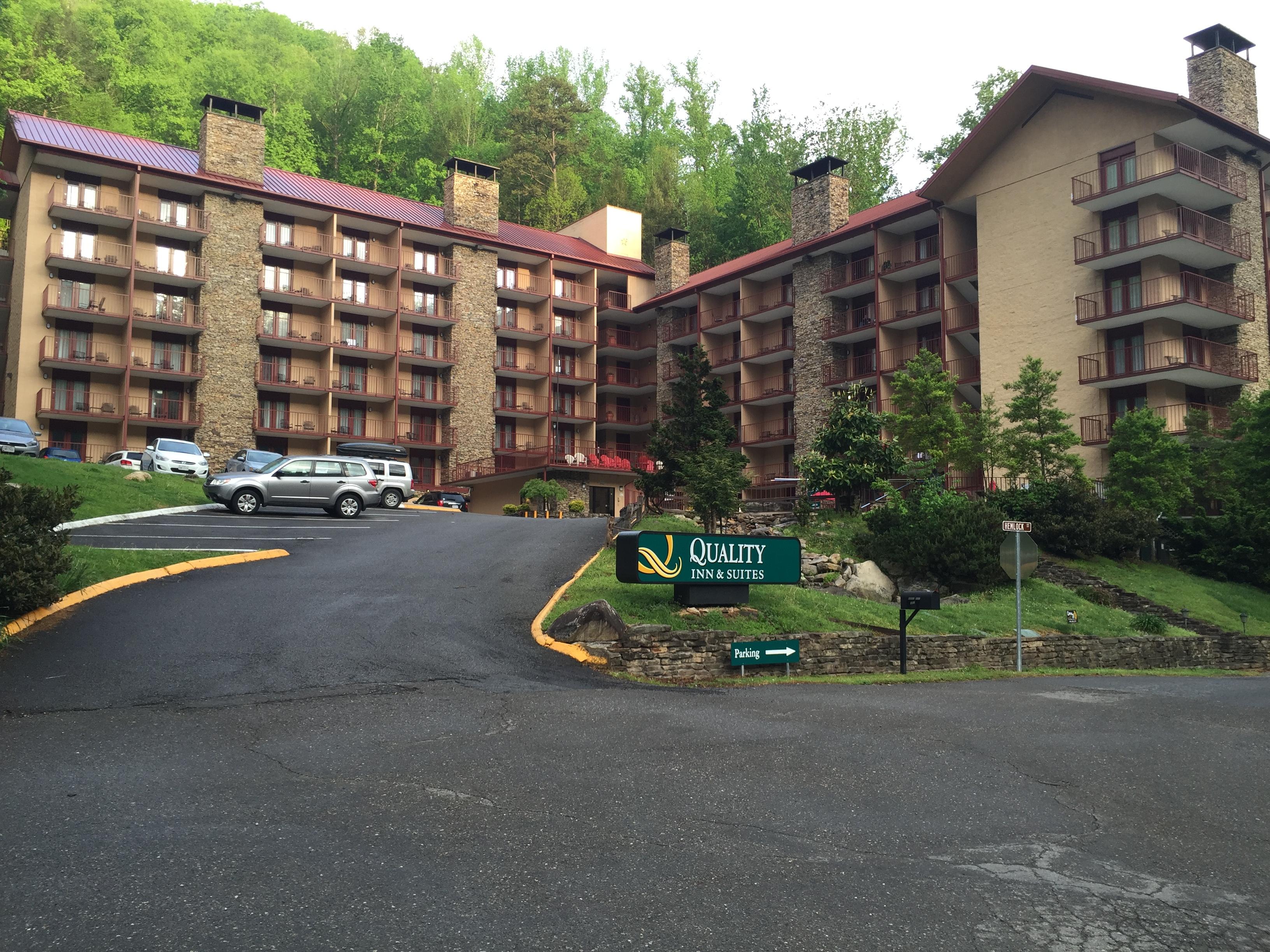 QUALITY INN SUITES Updated 2024 Prices Hotel Reviews Gatlinburg TN   Main Entrance 