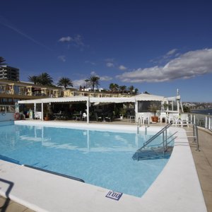 Die Poolbar und der Pool