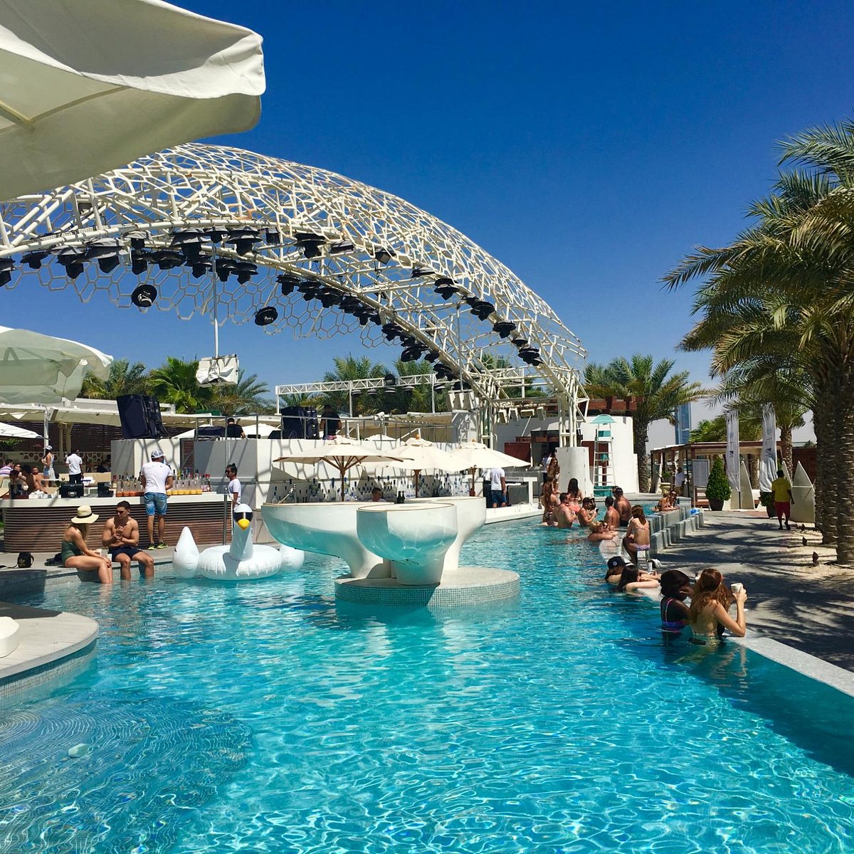 Beach club dubai. Ясмин Бодрум Резорт. Ясмин Бодрум 5. Yasmin Bodrum Resort 5. Рива Бич клаб Дубай.