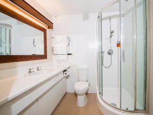 Room & Suite