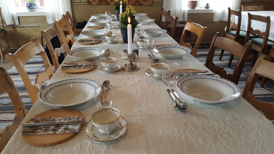 Dekket til lunsj (nydelig fiskesuppe)