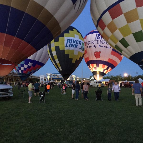 KENTUCKY DERBY FESTIVAL GREAT BALLOON RUSHHOUR RACE (Louisville) Qué