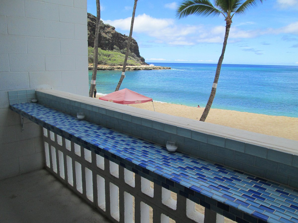 Makaha Beach Cabanas Rentals