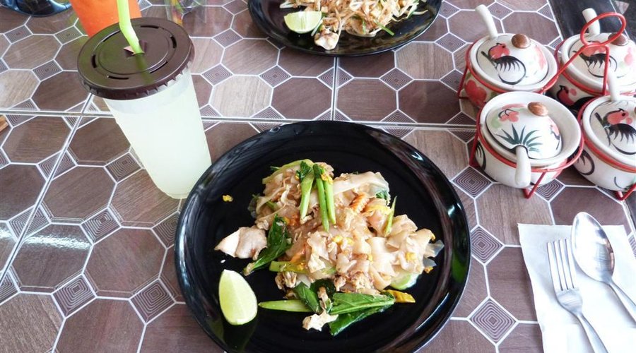chicken large fried noodle