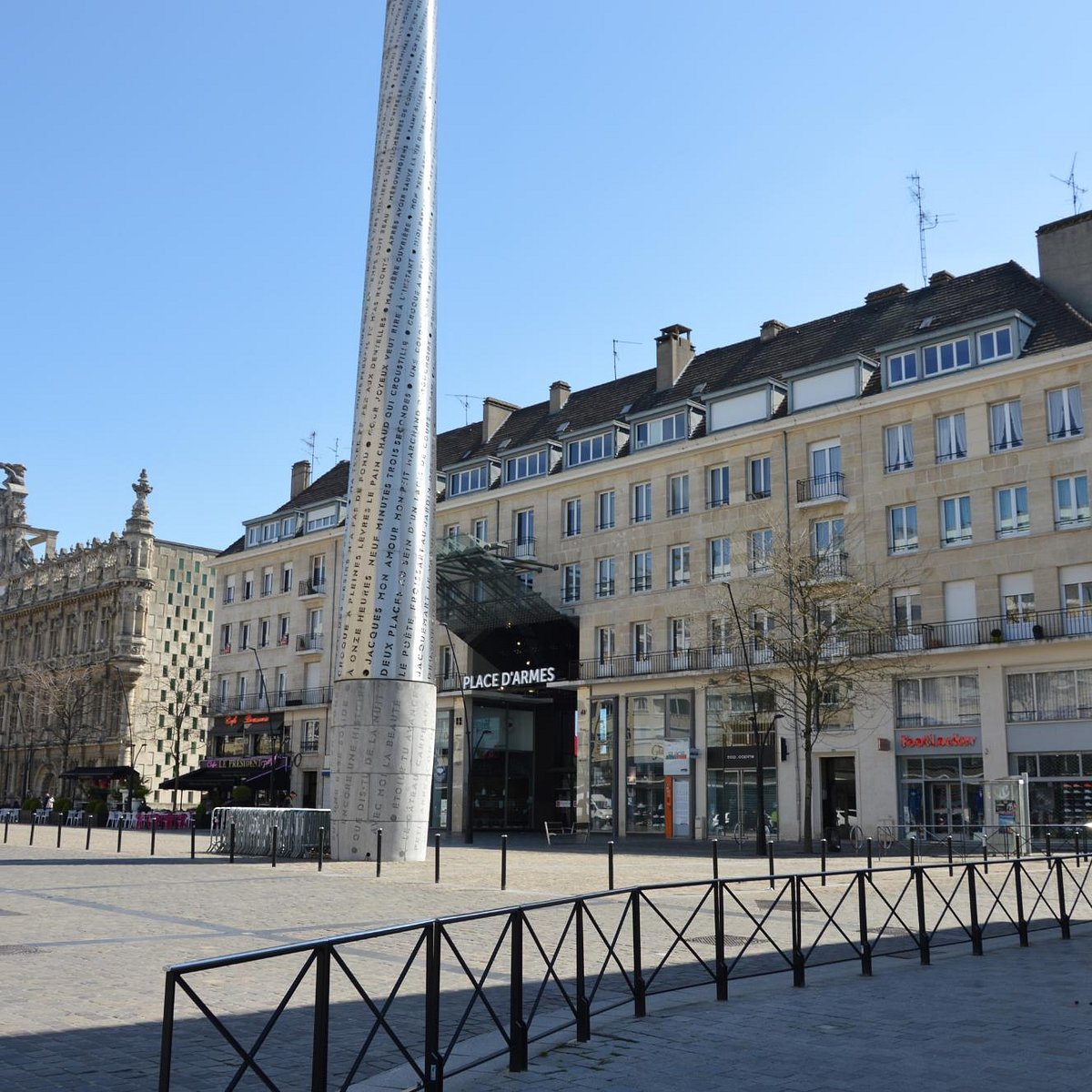 Place d. Valenciennes Франция. Валансьен Франция достопримечательности. Франция Calais place d’armes. Валансьене на севере Франции.