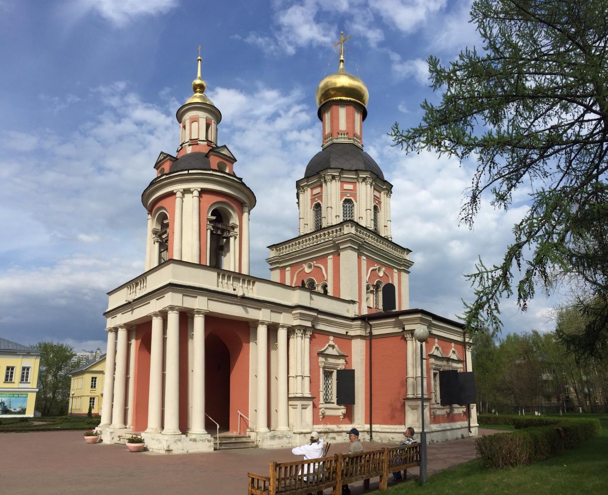 Храм Живоначальной Троицы в усадьбе Старое Свиблово, Москва - Tripadvisor