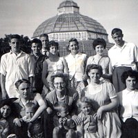 my dad's family 1959 would all travel from across Liverpool to meet upat the Palm House.no mobil