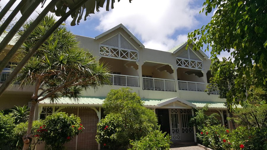 Front facade and garden
