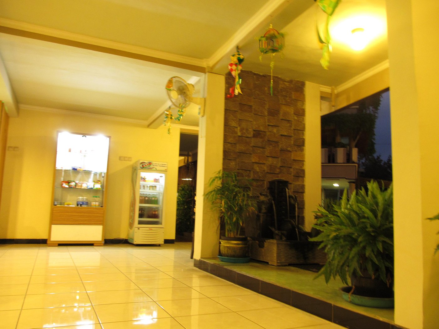 HOTEL LESTARI NEAR LIPPO PLAZA MALL JEMBER 7 (̶2̶9̶) Prices