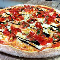 pom.mozz. , gamberetti , pom. pachino , glassa balsamica