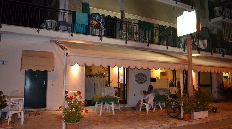 Hotel Ferrara di sera