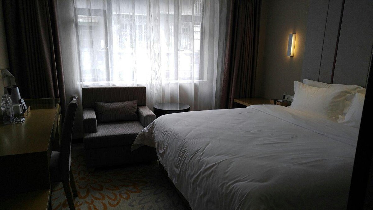 Lavande Hotel Guangzhou Tianhe Sports West Road Subway Station, Top hotels  and places to stay in