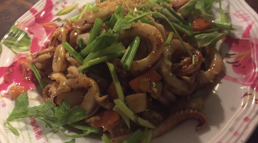 ปลาทอดน้ำปลา กุ้งแช่น้ำปลา หมึกผัดไข่เค็ม
