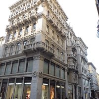 Prezioso edificio in stile liberty nel cuore della Città