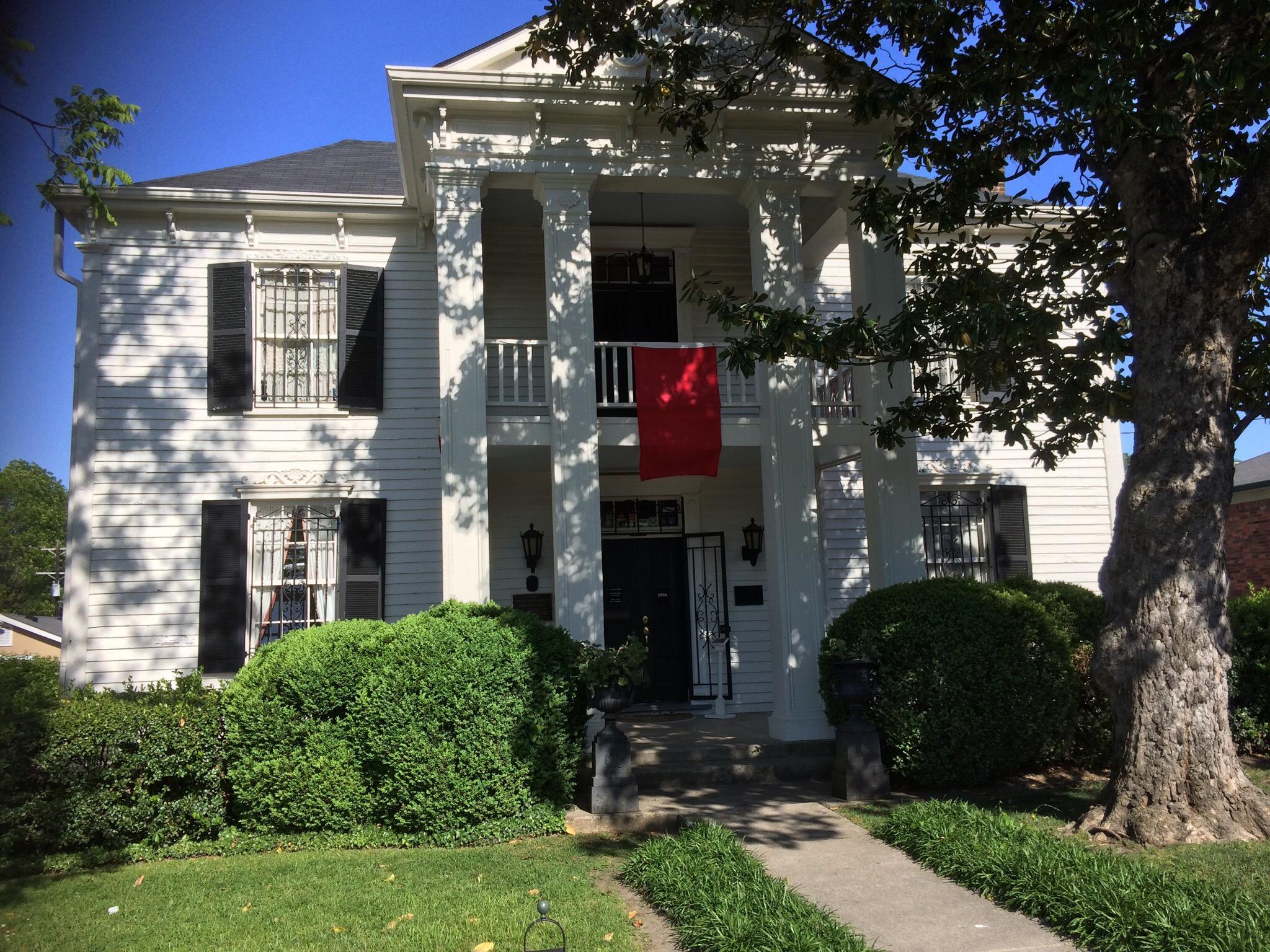 McGavock Confederate Cemetery Franklin   Front Of Lotz House 