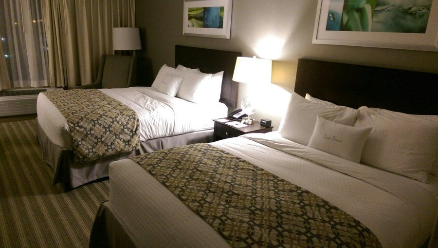 DOUBLETREE BY HILTON HOTEL NEWARK OHIO $95 ($̶1̶3̶7̶) - Prices ...