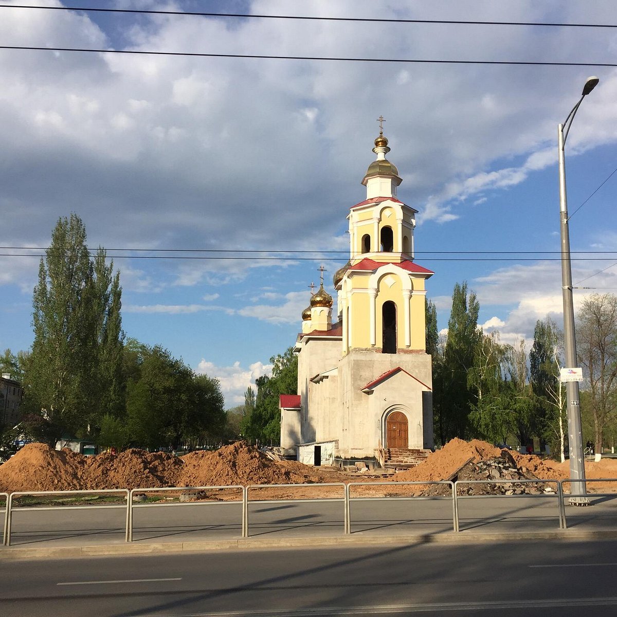 Самара храм мироносиц самара. Храм в честь святых жен мироносиц Самара. Масленникова Московское шоссе храм. Церковь на проспекте Масленникова Самара. Церковь около Московского шоссе в Самаре.