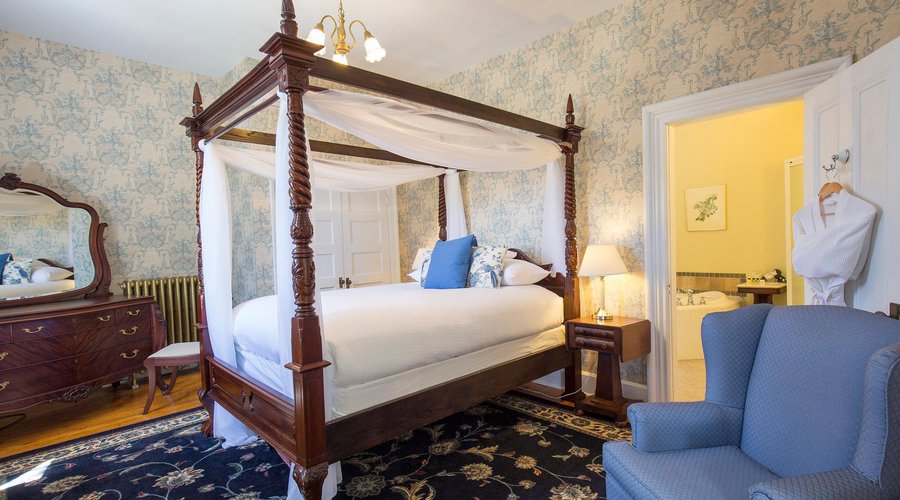 Queen Bed