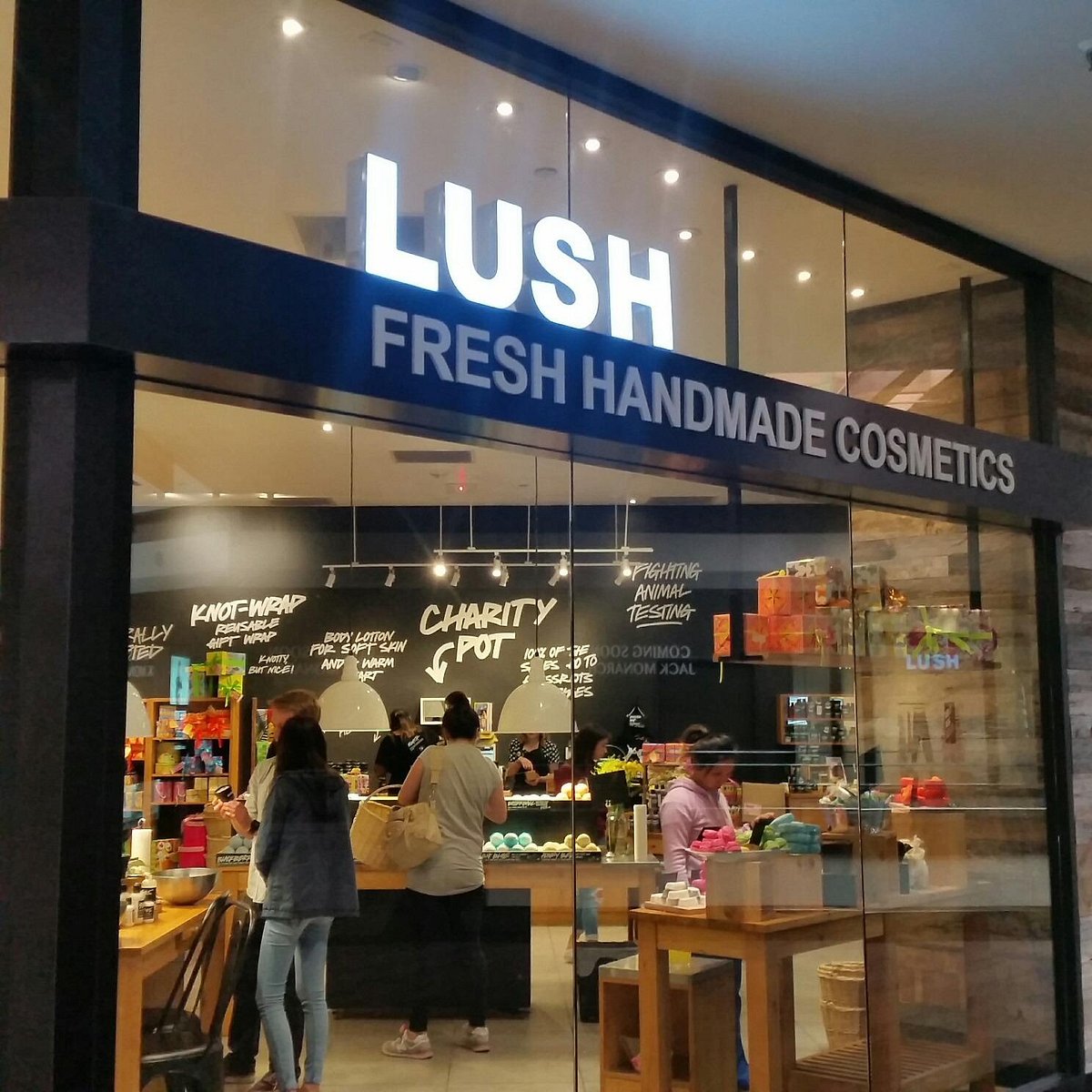 The Mall at Green Hills, LUSH Fresh Handmade Cosmetics