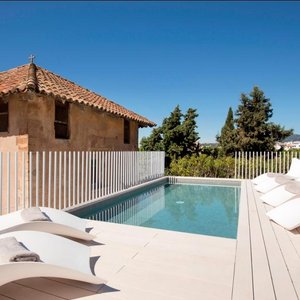 vista piscina y solarium