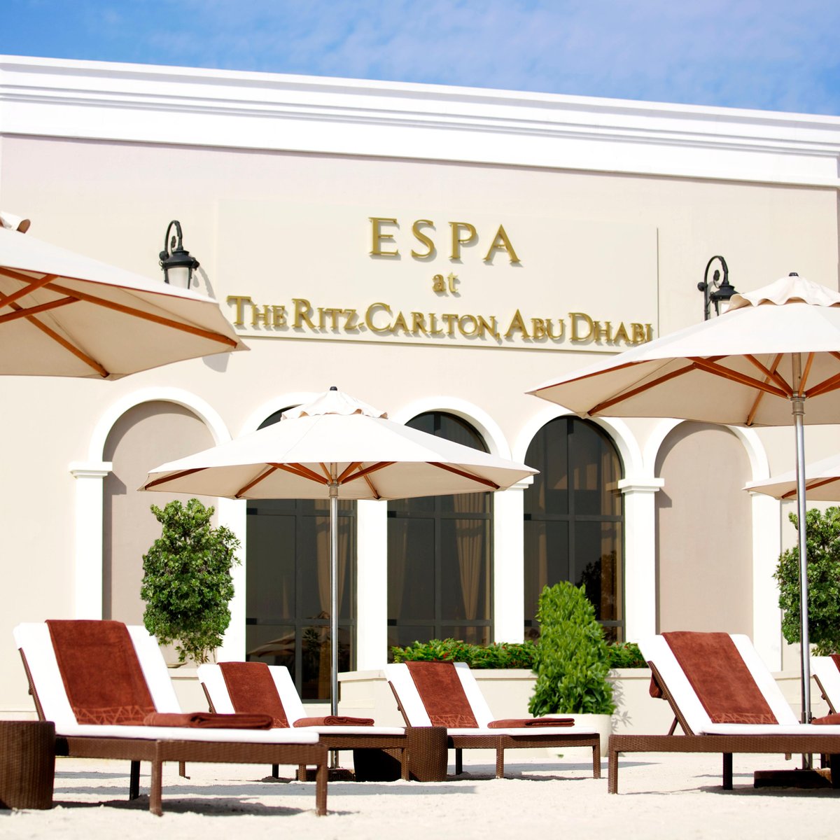 Ritz carlton abu dhabi. Абу Даби the Ritz Carlton Grand canal5. Ritz Abu Dhabi. Ritz Carlton Abu Dabi. The Ritz-Carlton Abu Dhabi Grand canal 5*.
