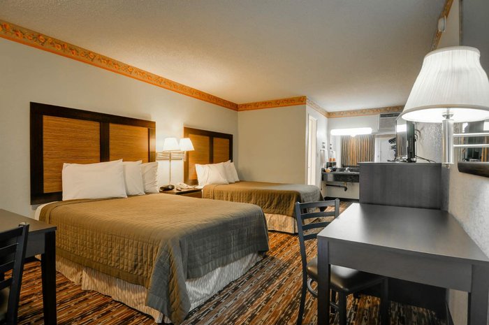 Vagabond Inn Sunnyvale Rooms: Pictures & Reviews - Tripadvisor