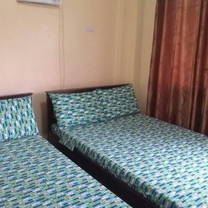 5 Rooms with 2 Semi double beds (good for 4 persons)
