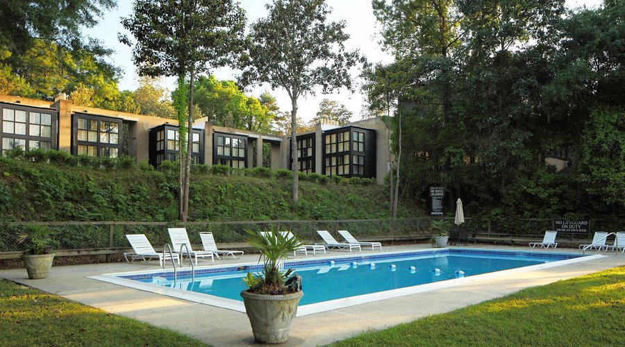Riverside Pool