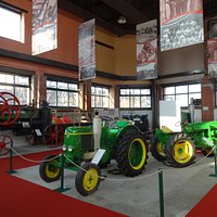 Vue des tracteurs Société Française Vierzon