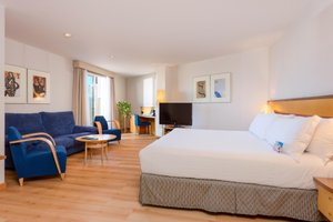 Room & Suite