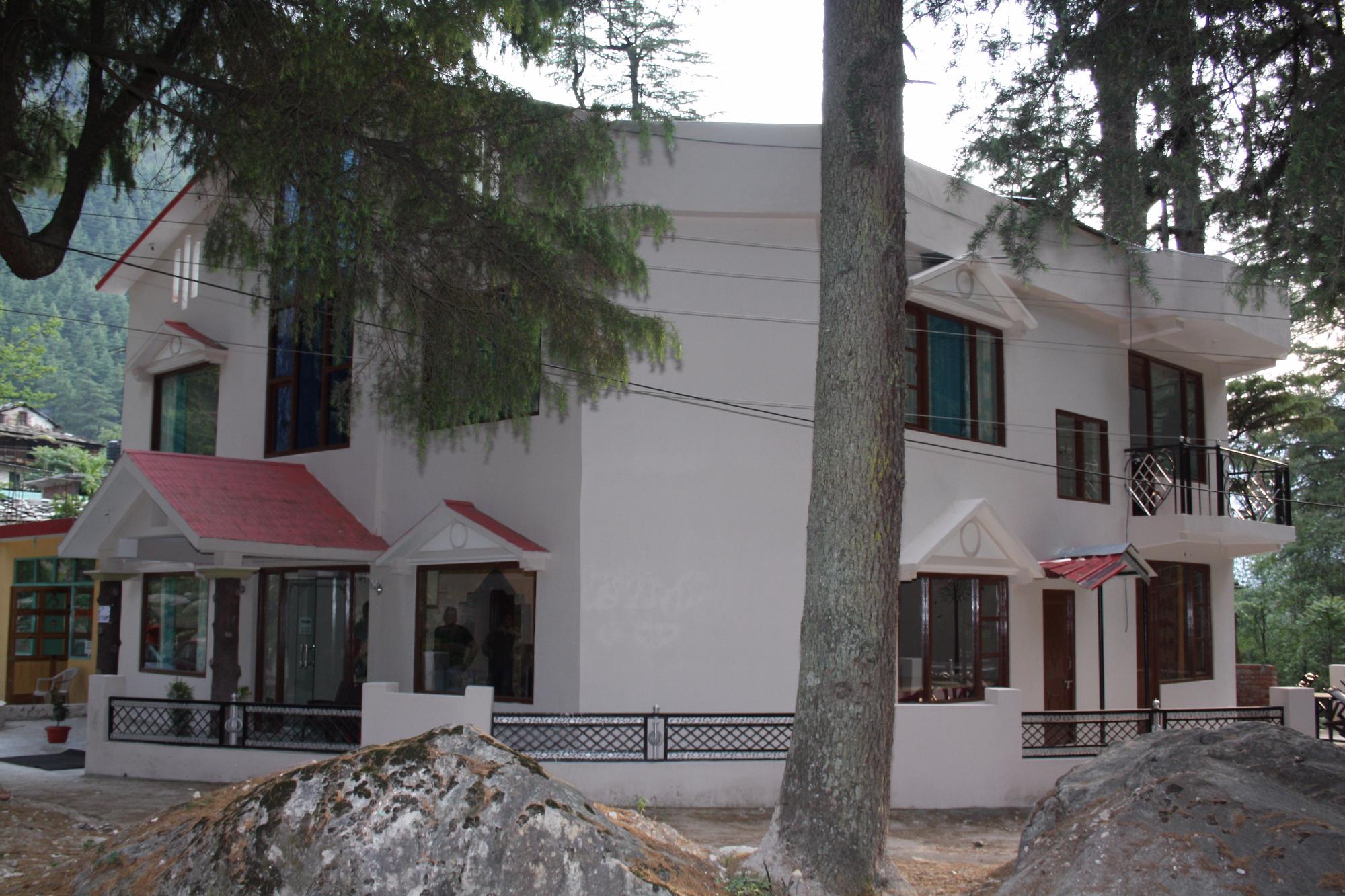 HOTEL RAJ PALACE - Prices & Reviews (Kasol, India)