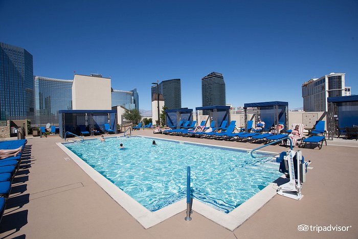 View of the pool - Picture of Paris Las Vegas Hotel & Casino, Paradise -  Tripadvisor