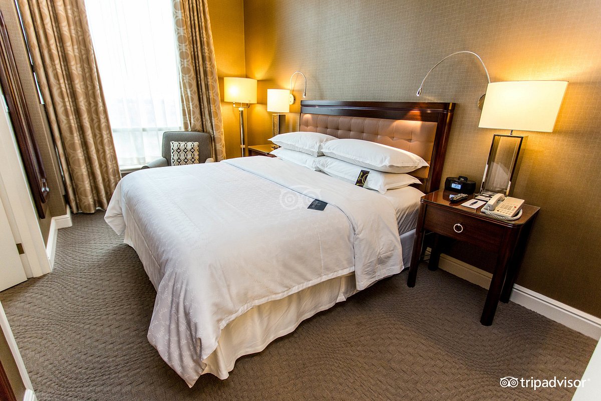 ‪Sheraton Suites Calgary Eau Claire‬، فندق في كالجاري