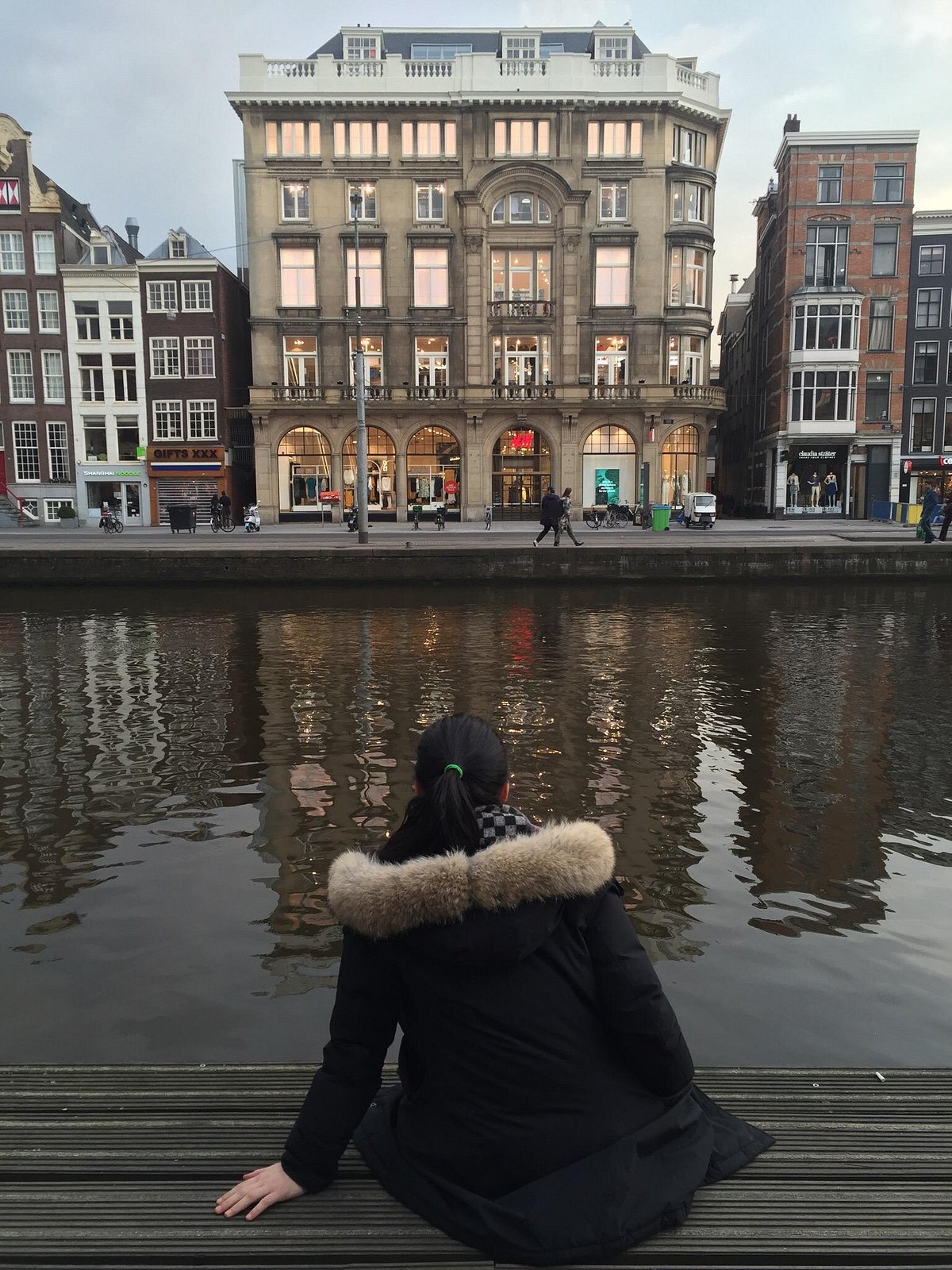 A Amsterdam, un immense parking à vélo… sous un lac - WE DEMAIN