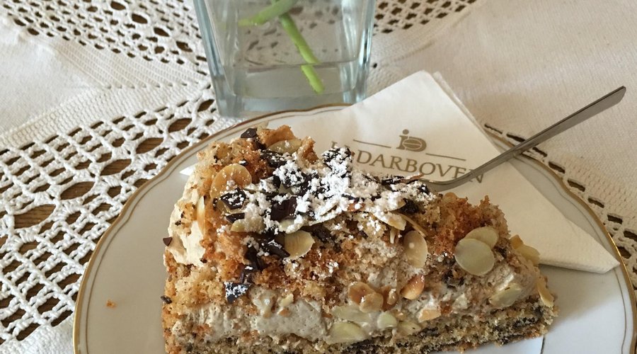 Busy place on a Sunday afternoon. The strudel and the torte were scrumptious. Once again we seem
