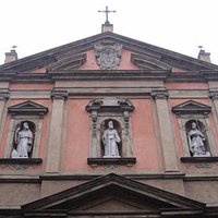 ES LA FACHADA DE LA IGLESIA DESDE LA VIA INDEPENDENZA.-