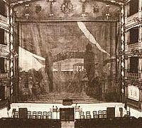 su interior en 1914.-