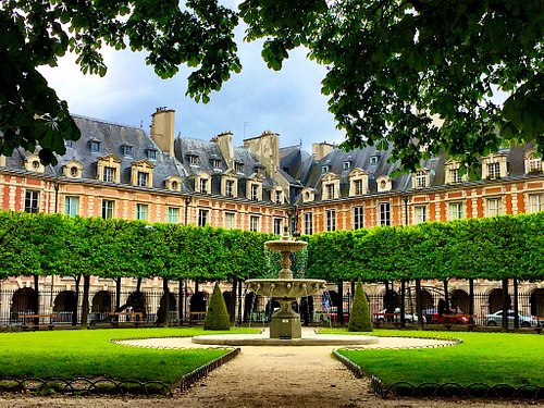 2 places to visit in paris