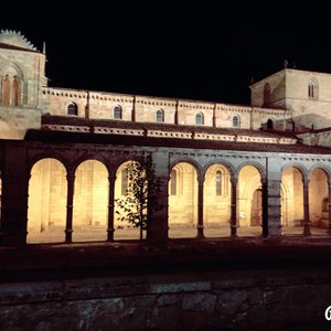 basilica de san vicente (50 metros del hotel)