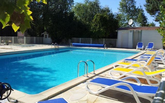 Piscine chauffée ouverte d'avril à septembre