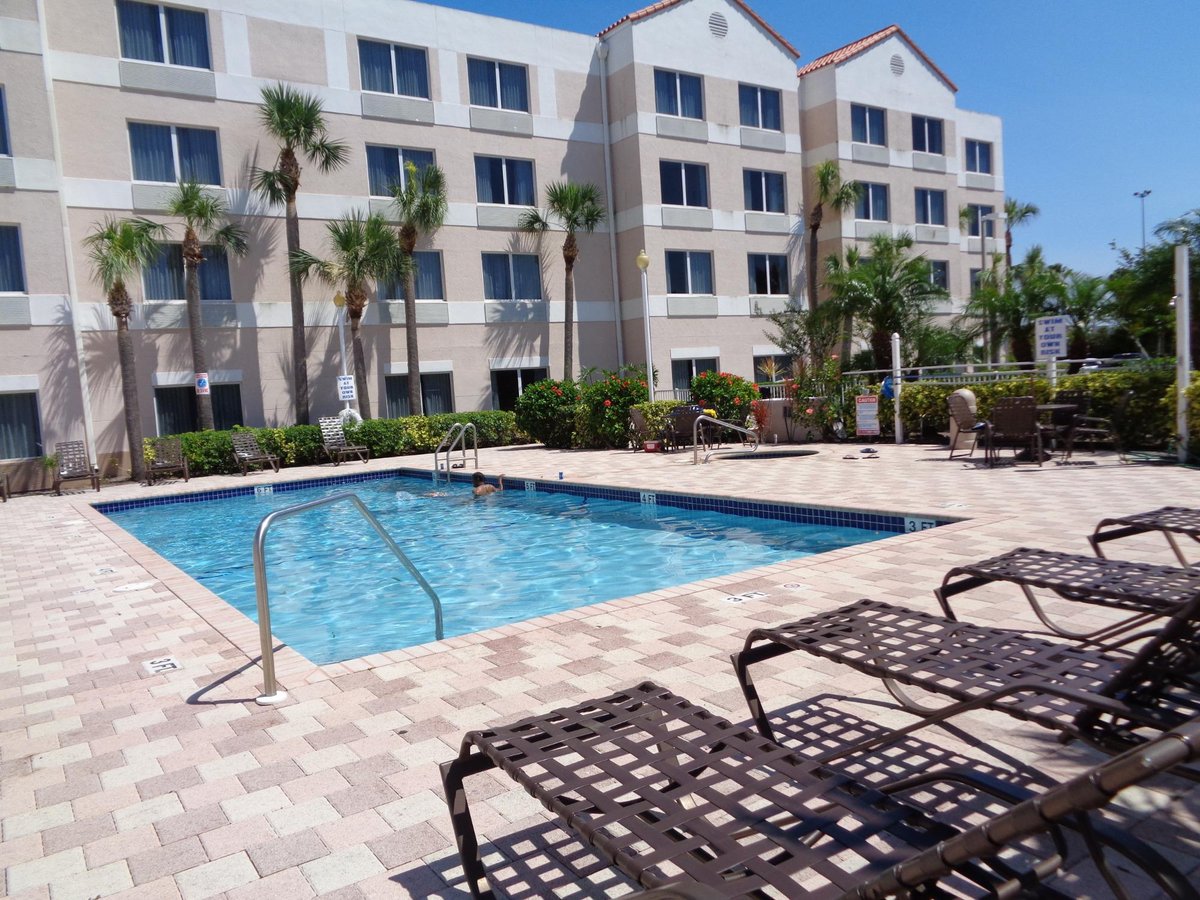 SpringHill Suites by Marriott Port St. Lucie Pool Pictures & Reviews ...